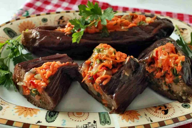 Квашеные баклажаны с чесноком 