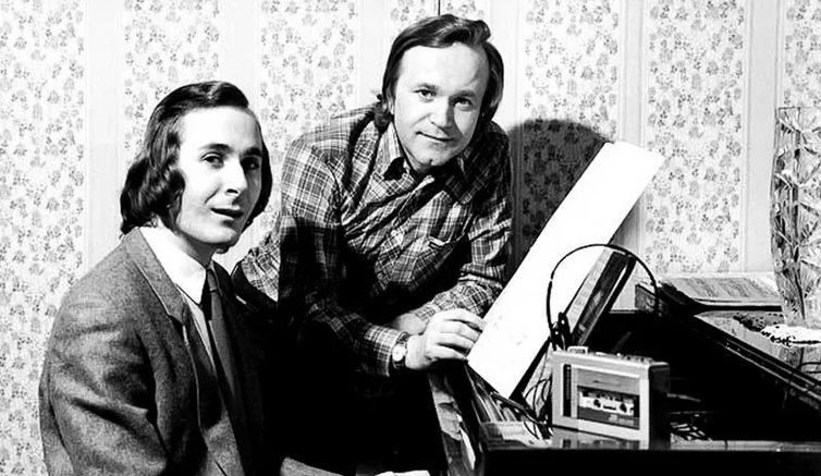 Е. Максимчук. Попурри на темы песен Евгения Мартынова - YouTube