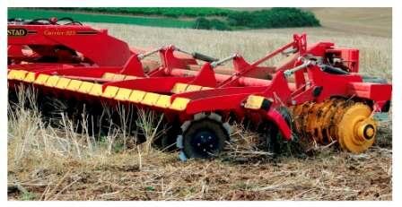Кто выращивает кукурузу и подсолнечник, тот знает, что они оставляют после сбора урожая большое количество стеблей и других остатков. И это хорошо! А культиватор Carrier XL пригодится для измельчения пожнивных остатков и последующей обработки почвы, в которой благодаря этой мульче останется больше влаги.