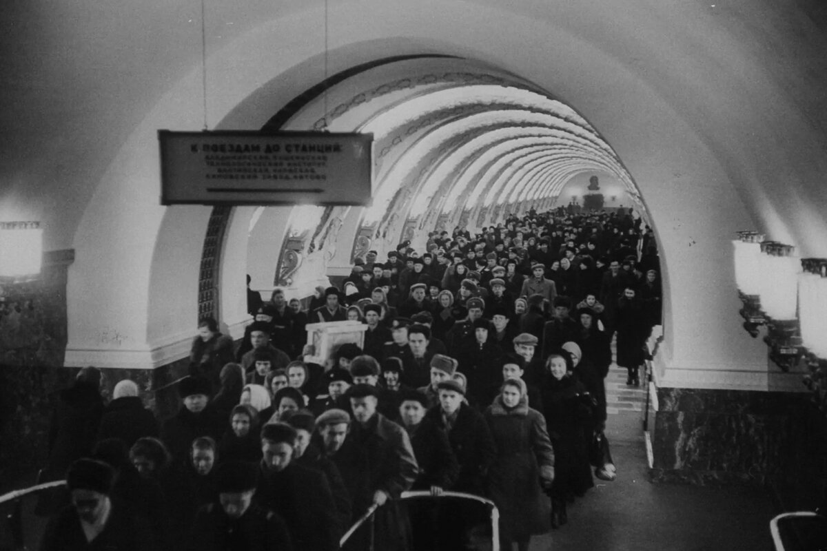 Фото: pastvu.com / Станция «Площадь Восстания», 1955 год.