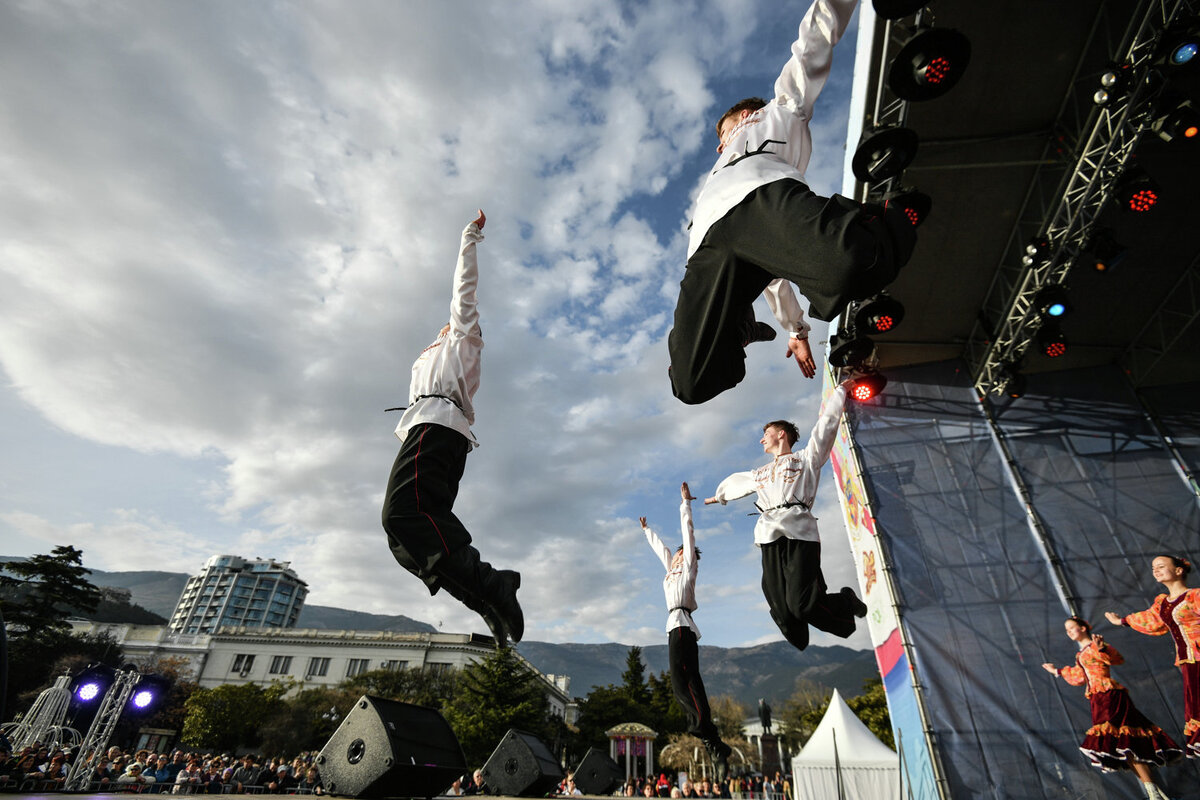 Праздничная программа // Туристический портал Республики Крым, Константин Крестьянинов 