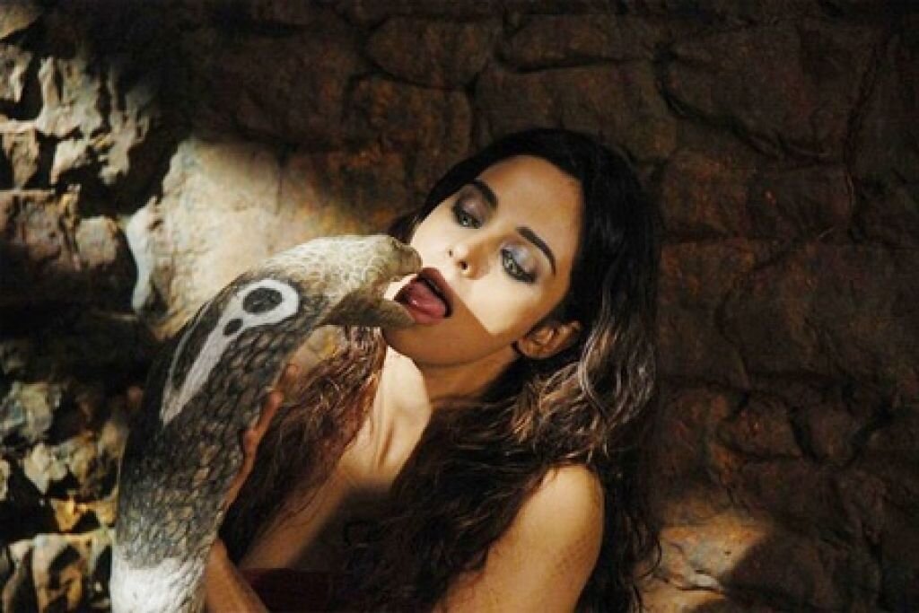 Женщины гадюки. Hisss(2010)Нагин женщина-змея. Наагин: женщина-змея (2010). Малика Шерават Нагин.
