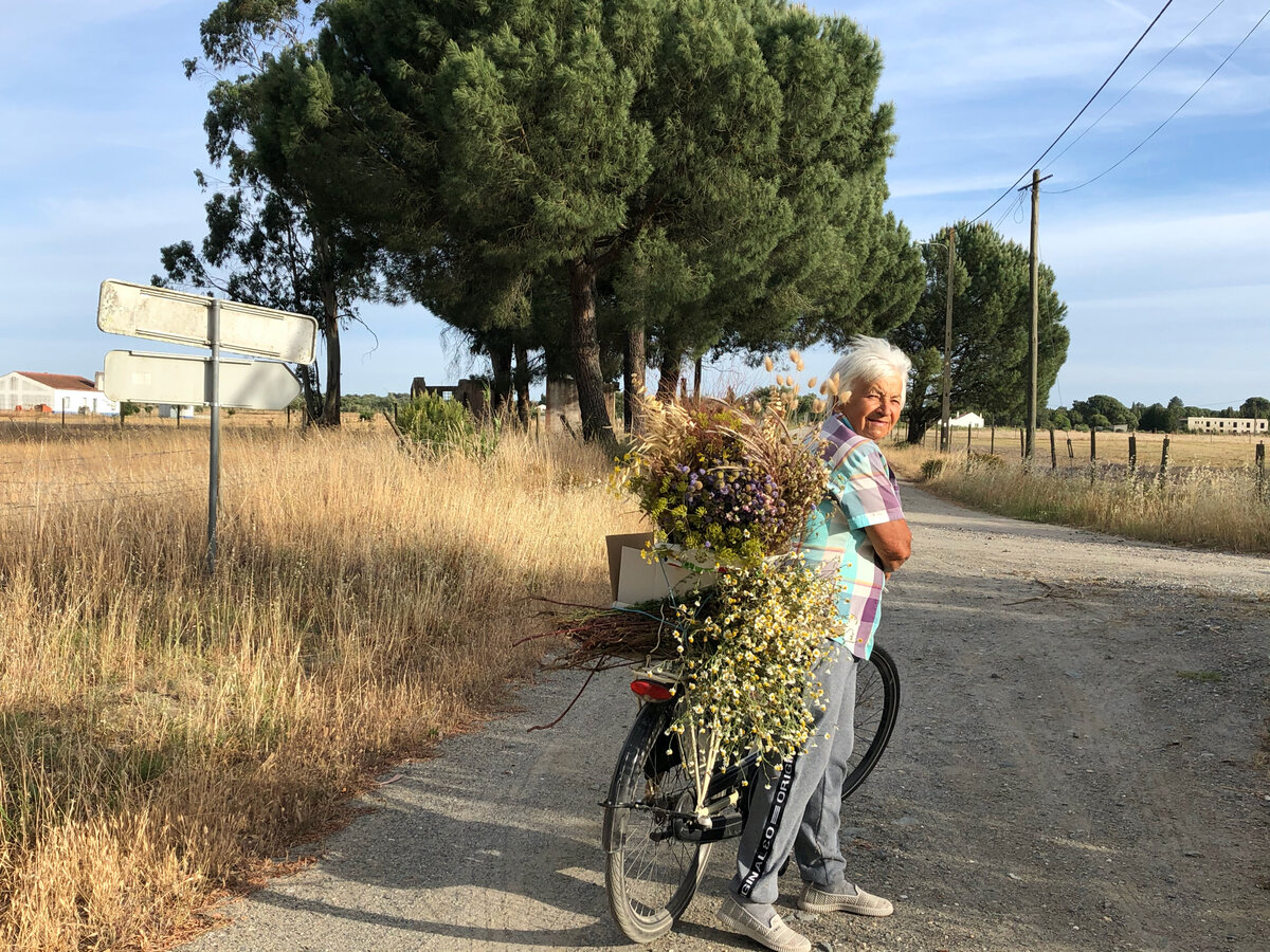 Мама с цветами