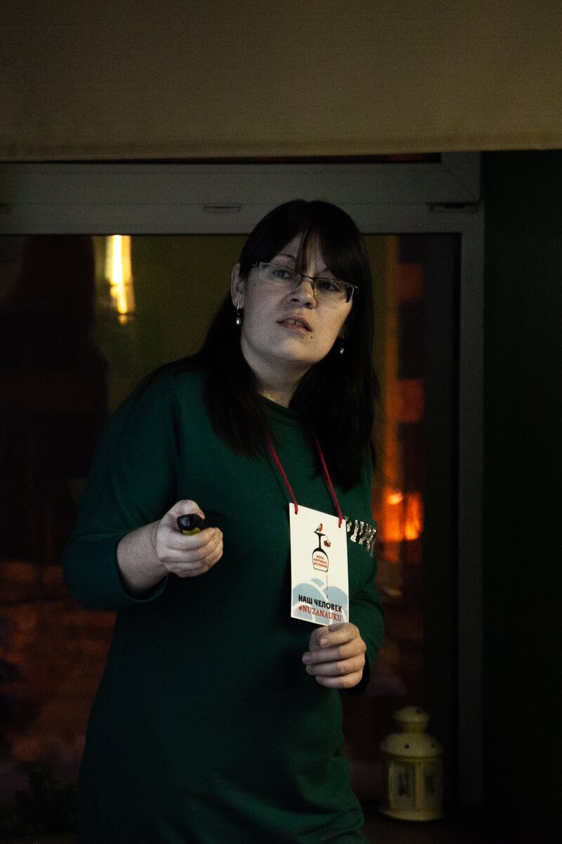 Я читаю лекцию про Красную Шапочку на научном бархоппинге