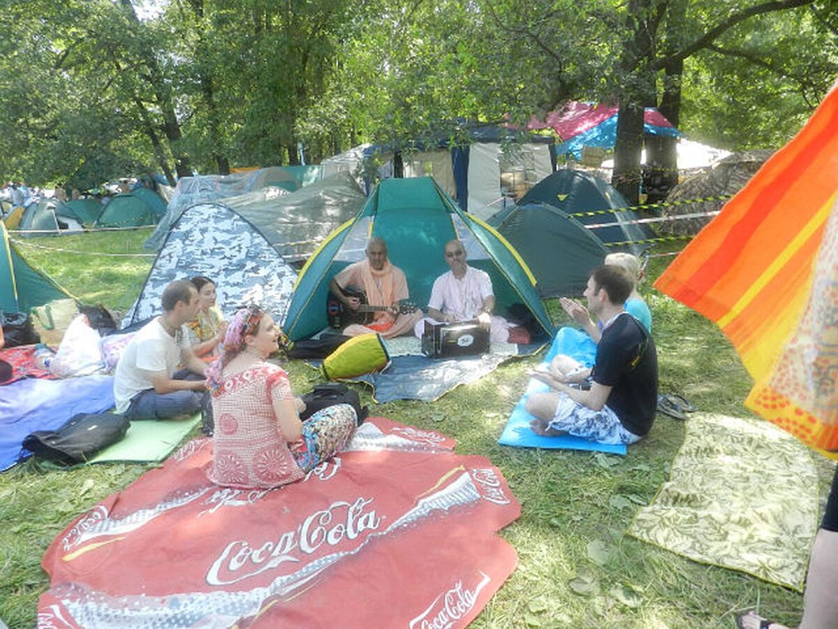 Тоже не помню, какой год.. 2010 кажется. В лагере кришнаитов))) Все фото из личного архива автора канала