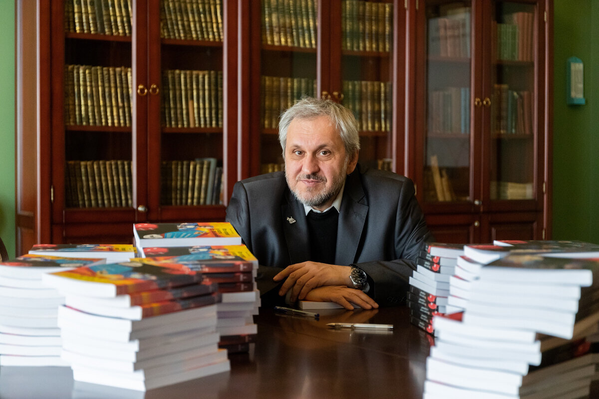 Автор книги о печатном бизнесе со своей продукцией)