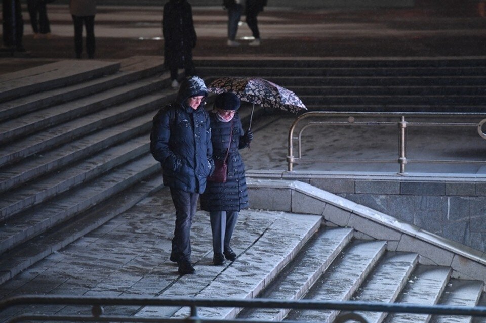     В дальневосточной столице в понедельник до обеда облачно, во второй половине дня небольшие, а временами и умеренные осадки. Михаил ФРОЛОВ