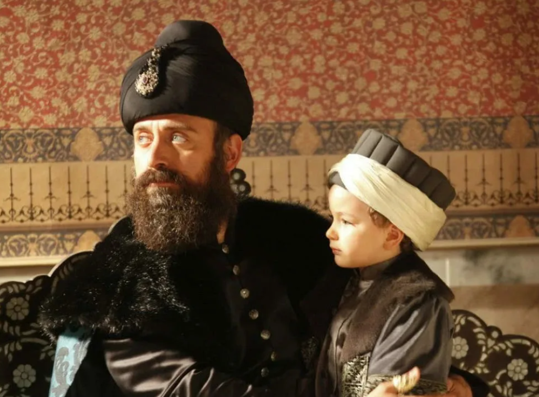 Шехзаде джихангир толга сарыташ. Шехзаде мустафа мехмед селим баязид джихангир. Судьба сыновей сулеймана великолепного. Мустафа селим баязид джихангир мехмед. Мустафа селим баязид джихангир мехмед.