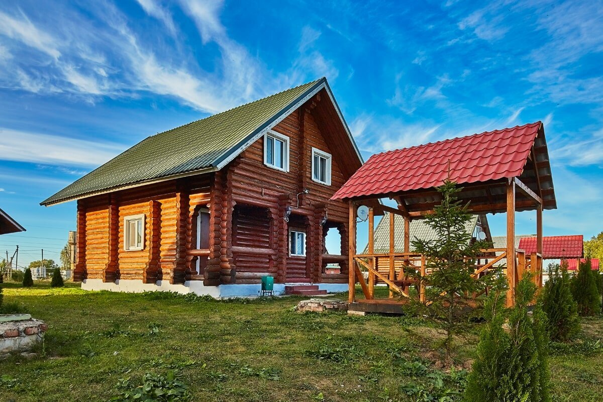 Рыболовные клубы и базы отдыха Московской области предлагают своим гостям разные варианты размещения.