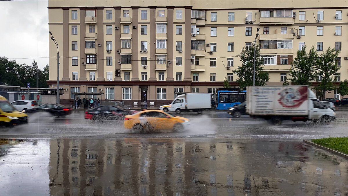 Десятилетний максимум установили цены на такси в России. Как посчитал Росстат, теперь 1 км пути обойдется в 32,5 рубля. И это далеко не финал, совсем скоро станет еще веселее.