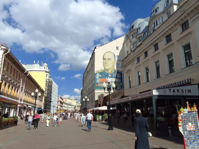 Арбат уже давно стал огэ. Арбат уже давно стал огэ. Арбат уже давно стал огэ. Жвачки в пятерочке. Камергерский переулок 3с1.