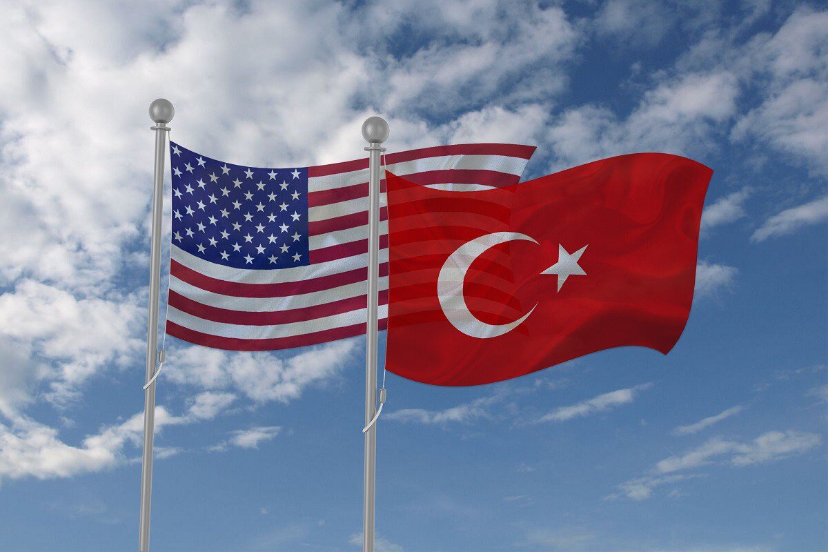 Американское правительство пригрозило Турции санкциями из-за помощи России. Об этом сообщает The Wall Street Journal.
