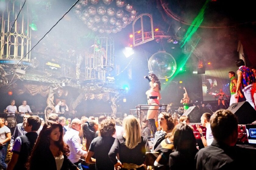 Московский ночной клуб рай. Дискач в москве. Рай, москва, болотная набережная. Лондон клаб москва. Московские ночные клубы.