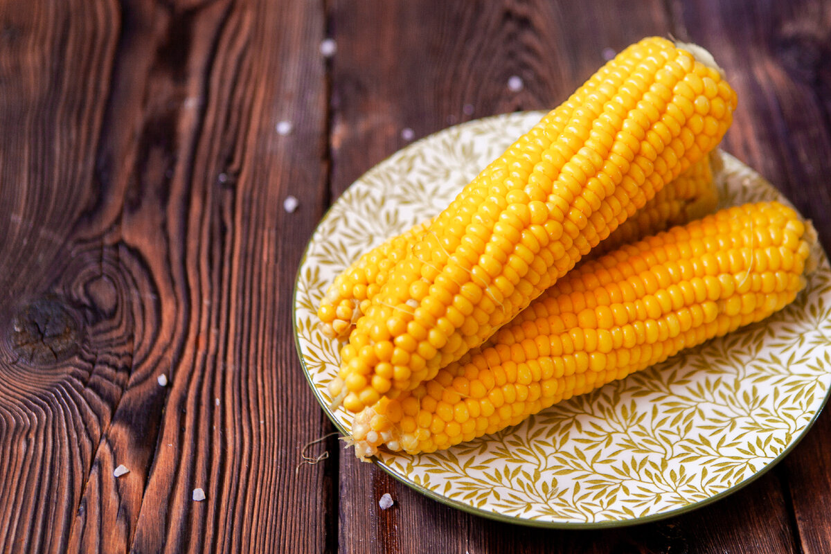 9 вкуснейших блюд с кукурузой в початках — читать на баштрен.рф