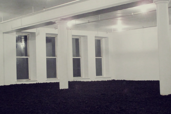 На фото: «Земляная комната» Уолтера де Мария