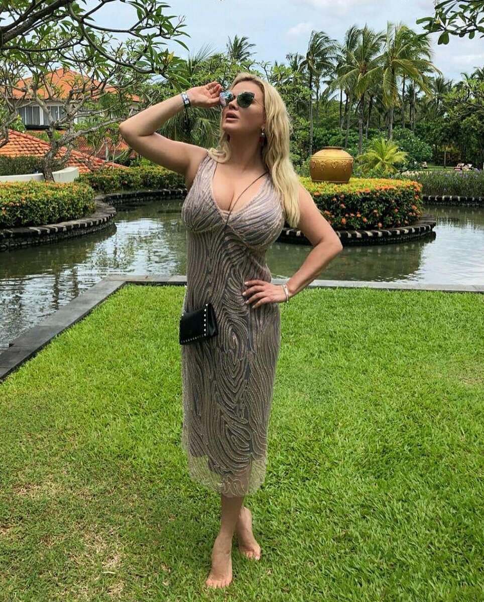 https://www.instagram.com/ann_semenovich/