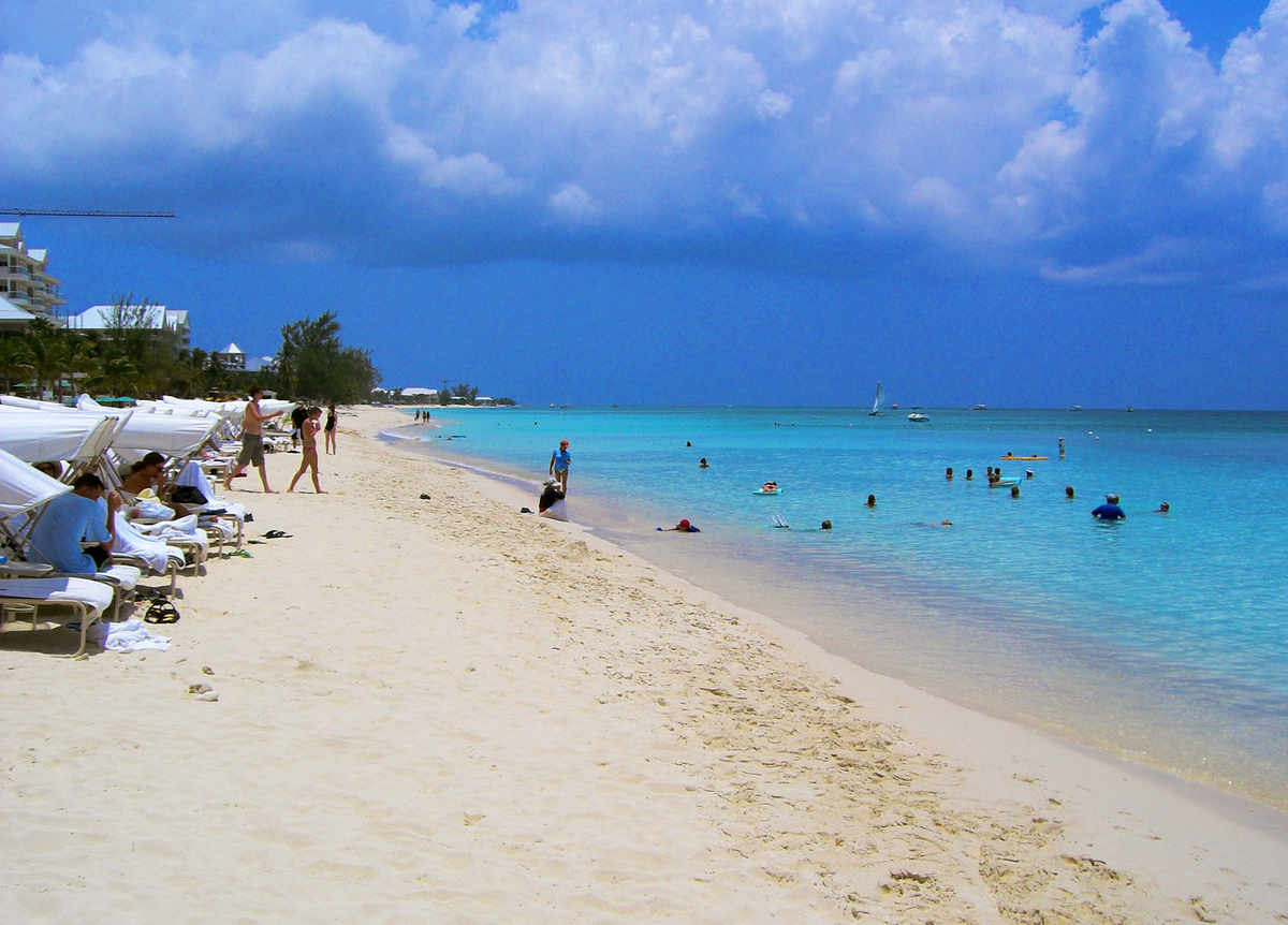 5 лучших пляжей. Пляж Seven Mile Beach Ямайка. Seven Mile Beach острова Кайман. Севен майл Бич Каймановы острова. Пляж Севен майл Бич.