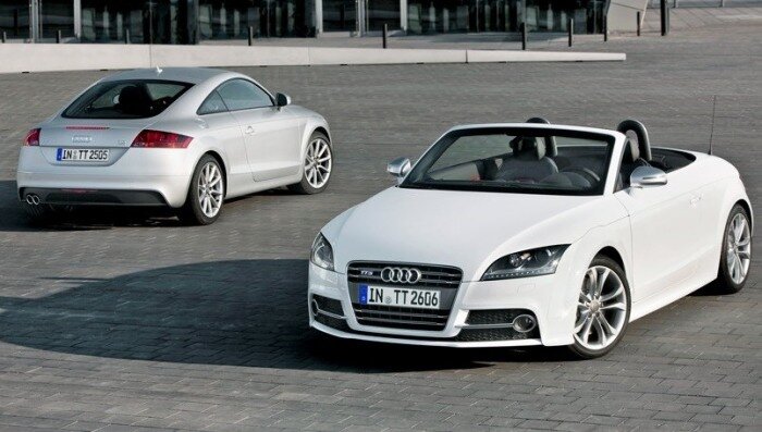 
Родстер и купе Audi TT 2010 года. 
