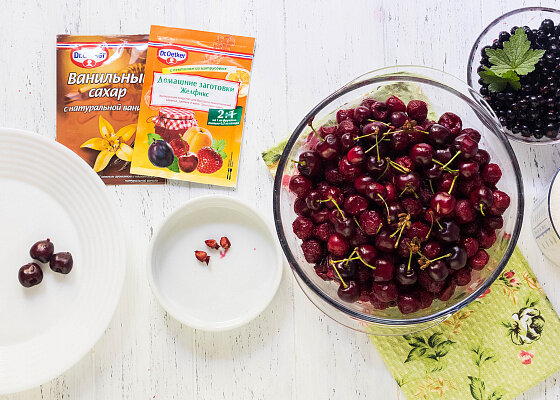 крыжовник дичка. косточки черной смородины. косточки в красной смородине. джем из красной смородины без косточек. косточки смородины.