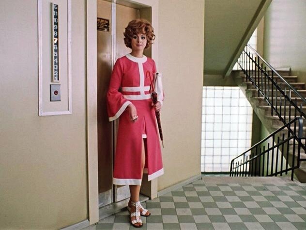 Одежда киноперсонажа порой настолько точно отражает его характер, что врезается в память зрителям и становится той самой деталью, без которой фильм не стал бы таким популярным.