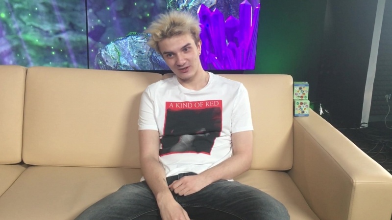 Широко известный в русскоязычном сообществе стример и бывший профессиональный игрок  Илья «ALOHADANCE» Коробкин будет работать в студии аналитики на турнире MegaFon Winter Clash.  Об этом он сообщил в своей группе «ВКонтакте». Коробкин также добавил,  что уже на следующей неделе решится вопрос о разблокировке его канала на  Twitch: