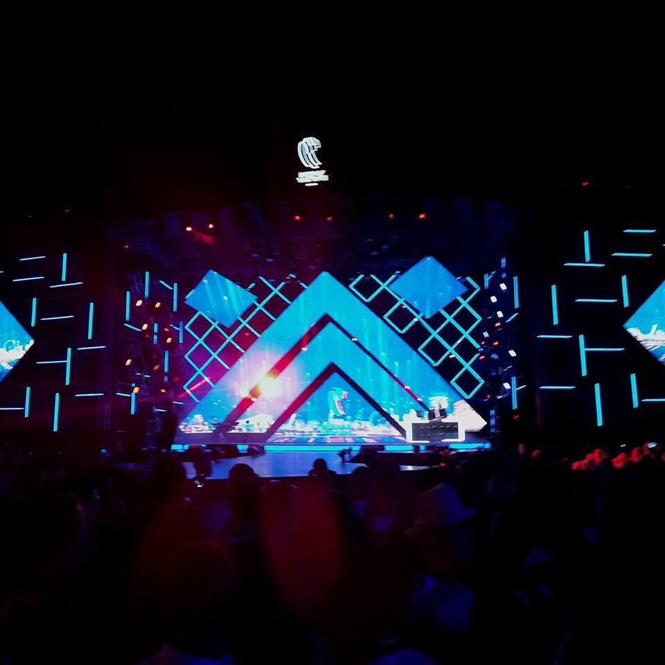 Перед началом бесплатного концерта "Новой волны"