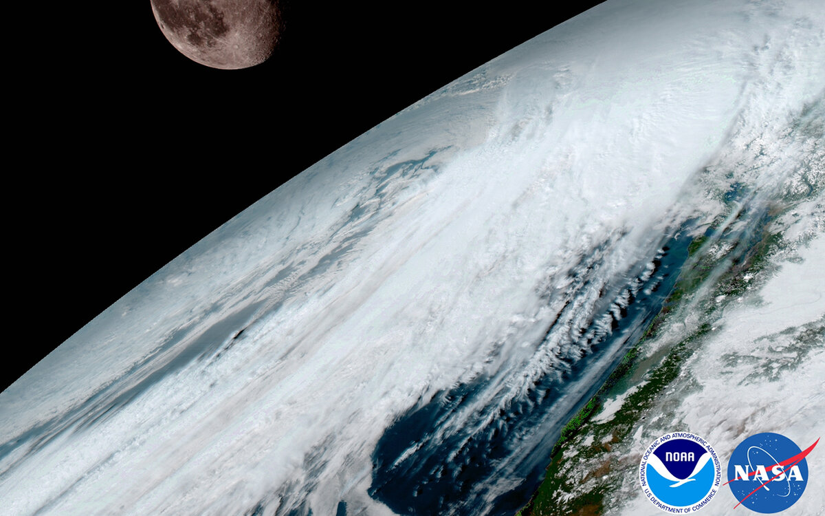 https://www.nesdis.noaa.gov/content/goes-16-color-composite-images