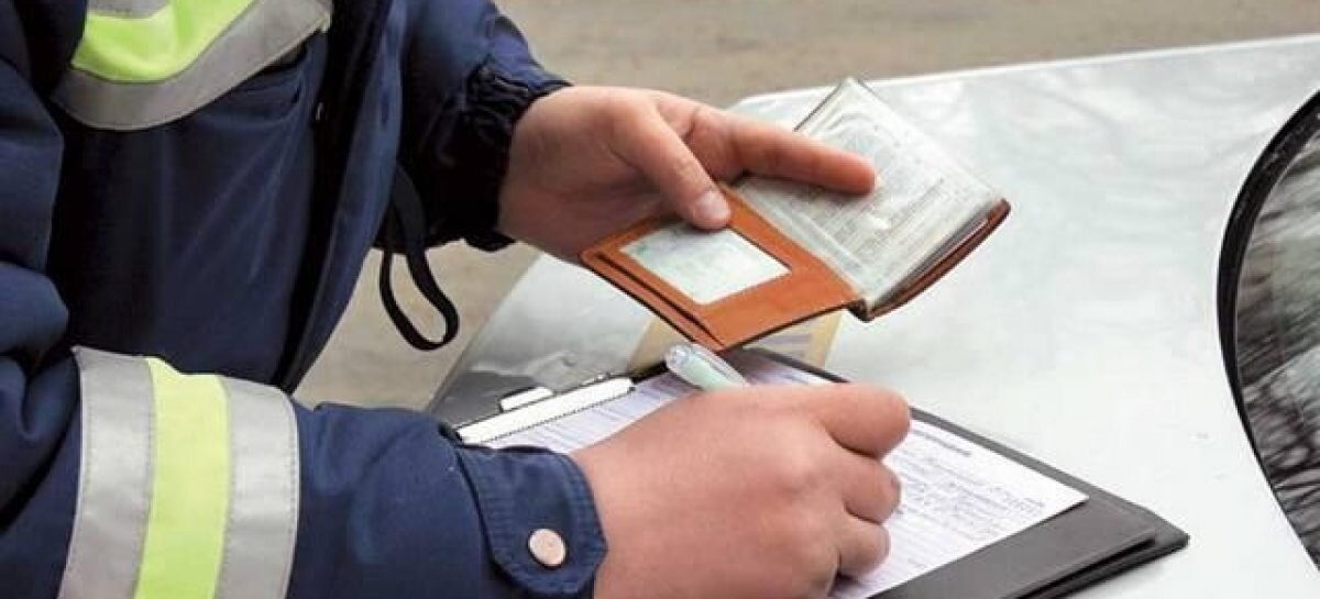 Государственная дума 12 декабря приняла в итоговом третьем чтении законопроект, который предусматривает возможность восстановления пропущенного срока для уплаты штрафов за ряд нарушений ПДД в половинном размере. Соответствующие изменения документом вносятся в ст. 31.8 и 32.2 КоАП РФ.