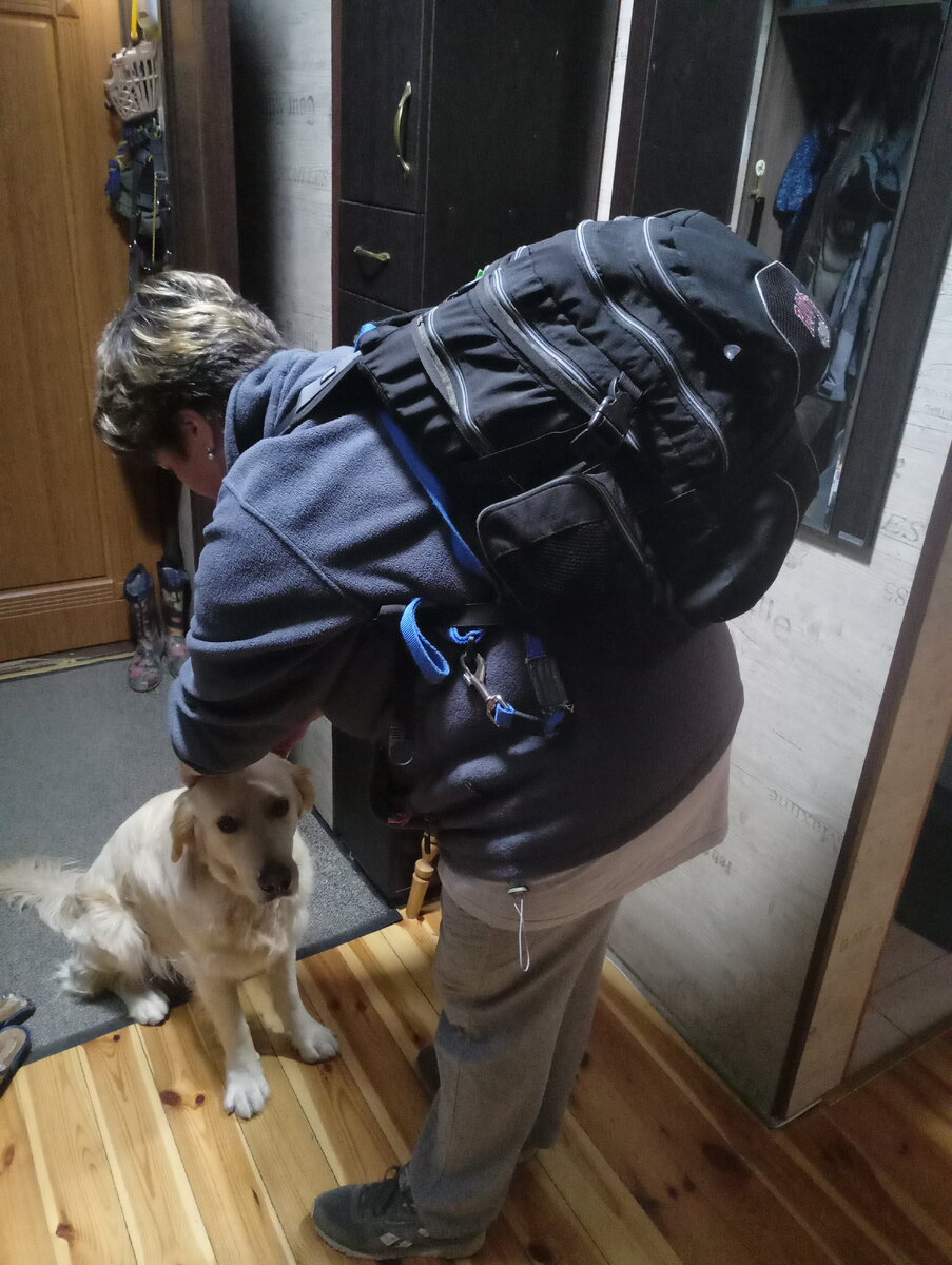 Это мы с Кубой собираемся на тренировку. В рюкзаке самое необходимое )))