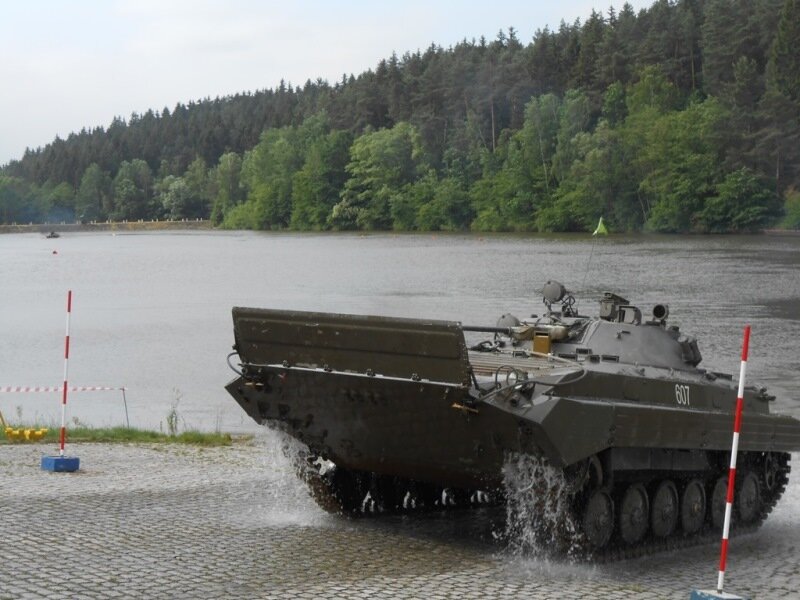  В поднятом положении
