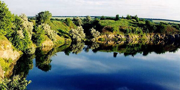 http://mirfactov.com/v-alzhire-est-ozero-v-kotorom-vmesto-vodyi-chernila/