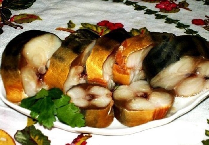 Вкуснейшая скумбрия без коптильни и всего за 3 минуты.