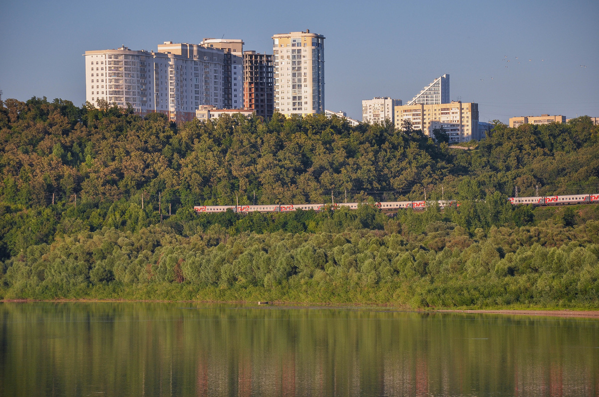 Вид на реку Белую в городе Уфа, фото Сергей Тагиров @tagirovsergei