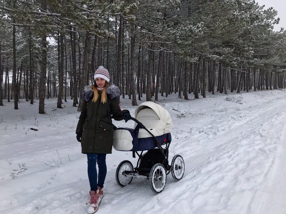 Меня уже бесит. Как только я укачаю ребёнка на улице мимо обязательно будет идти чья то мама и орать «Серёжа домооой!» орать так, словно Серёжа на другом конце города и по другому он ее не услышит 
Меня бесит что чтобы попасть к врачу нужно взять какой то талончик, который вроде бы есть, но его уже нет.
Меня бесят бордюры, не предназначенные для колясок,👿меня бесят разговоры про гв, в стиле не кормила грудью не мать, я буду кормить своего ребёнка грудью хоть до 18 лет.Меня бесит когда соседи начинают сверлить в субботу, но это уже другая история.
А что бесит вас? Давайте выговоримся, я пока писала, аж легче стало.