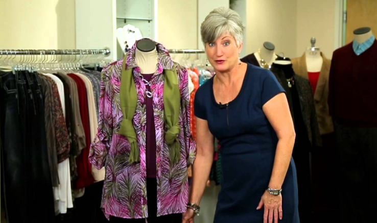 Цвет обязательно должен гармонировать с тоном кожи, поэтому лучше сразу продумать, с какими аксессуарами будет использоваться та или иная вещь.Фото: pinterest.com