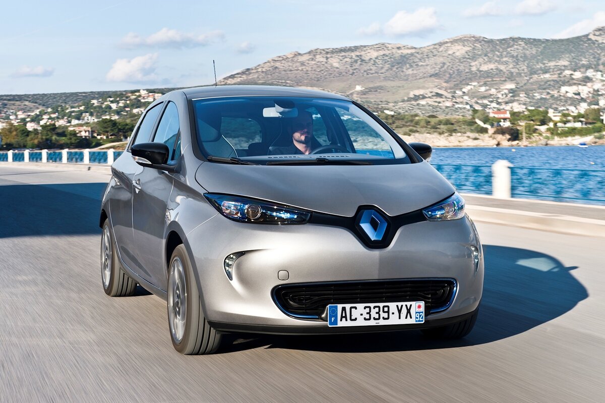 Renault Zoe - один из самых популярных электромобилей Европы наравне с Nissan Leaf.