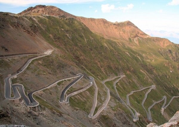 The Stelvio Pass in Italy (Flickr/damianmorysfotos).