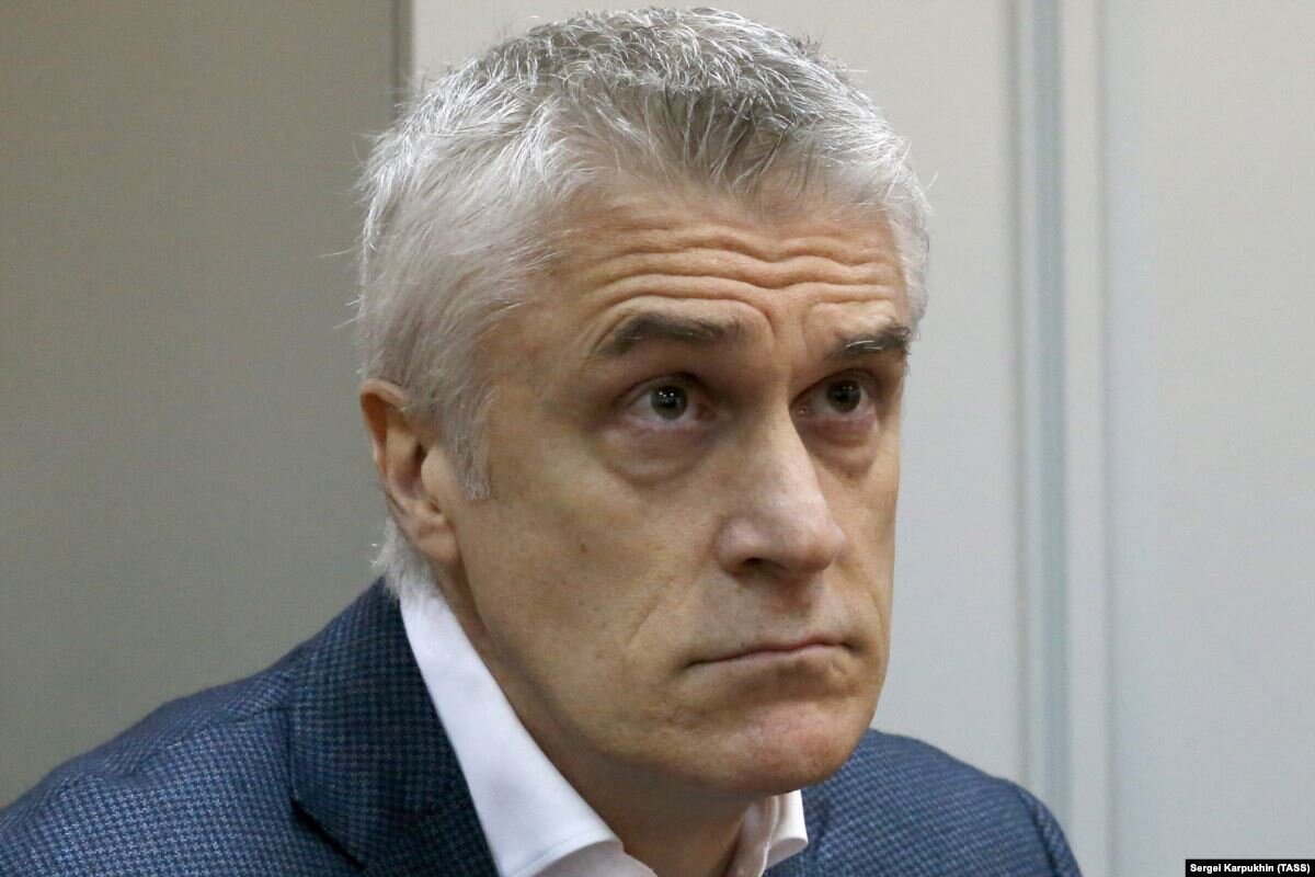 Суд продлил домашний арест Майкла Калви