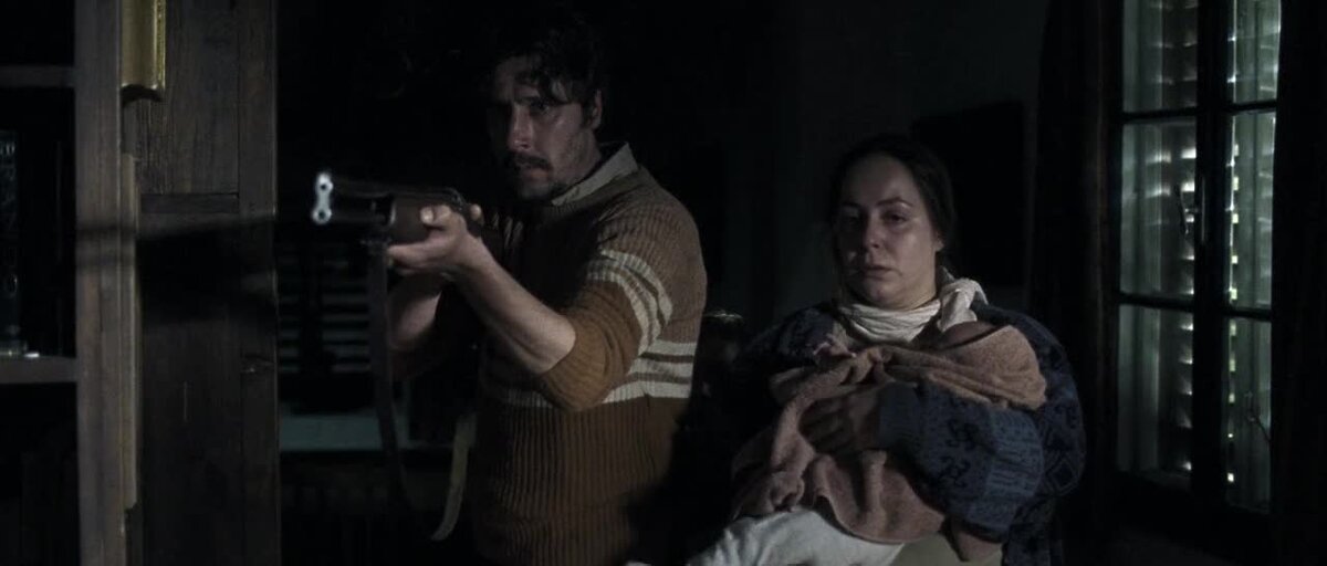 Кадр из фильма "Время волков", 2002 г. Реж. Михаэль Ханеке