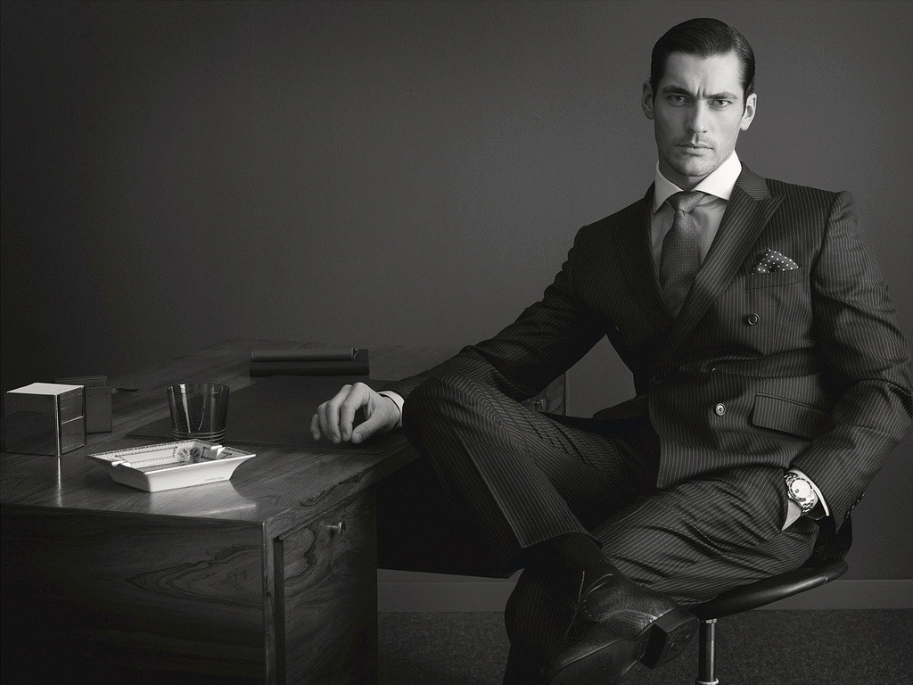 Gentleman. Дэвид Ганди с виски. Мужчина джентльмен. Джентльмены фотосессия. Деловая фотосессия для мужчин