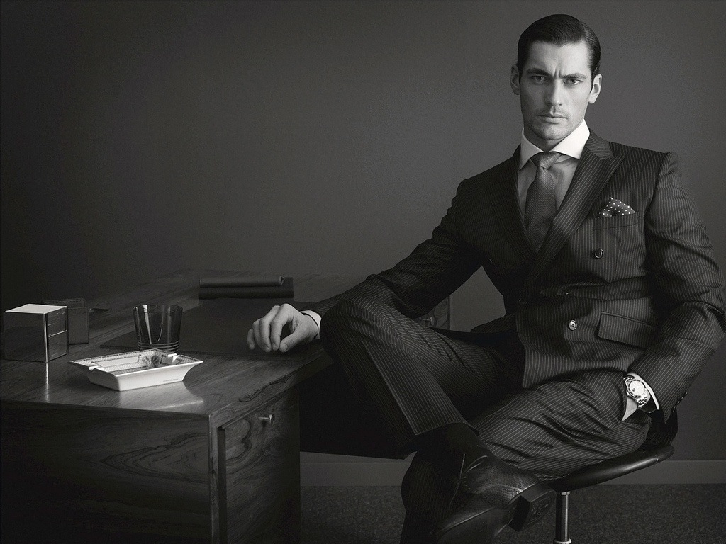 Who is gentlemen. Дэвид Ганди 2020. Дэвид Ганди джентльмен. David Gandy пальто. David Gandy smoking.