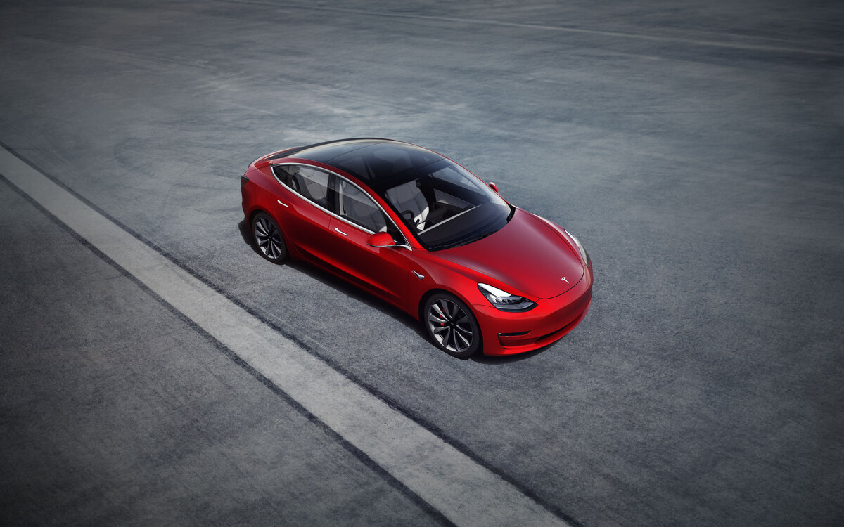 Tesla Model 3 помогла владельцу не уплачивать штраф при повороте без  сигнала | NewAuto | Дзен