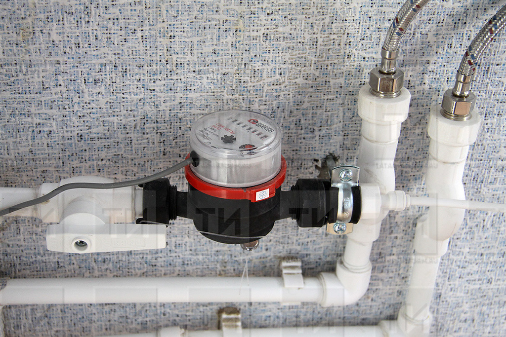 За чей счет устанавливаются счетчики, каковы их сроки службы и поверок, какие новшества ждут потребителей ЖКУ в 2020 году рассказал исполнительный директор «Регионального центра общественного контроля в сфере ЖКХ РТ» Дмитрий Романов.