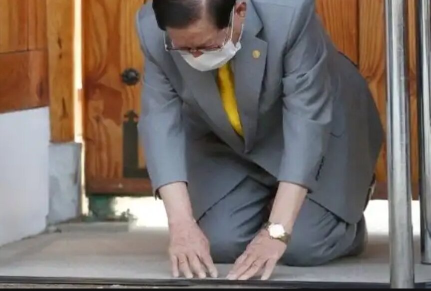 Глава секты попросил прощения у народа 