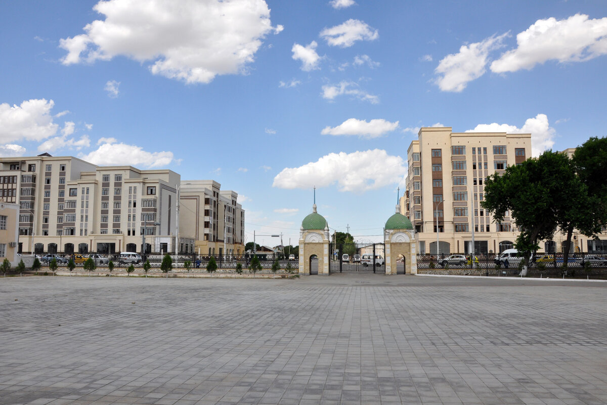 Каган. Парадные ворота и площадь перед дворцом эмира бухарского.