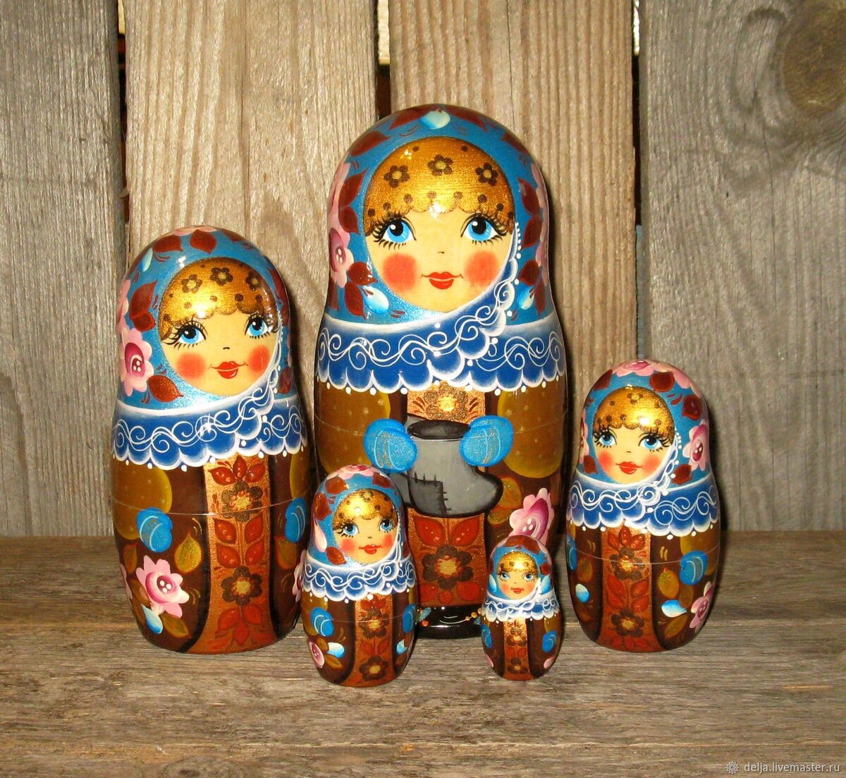 Матрёшка с карельской росписью.