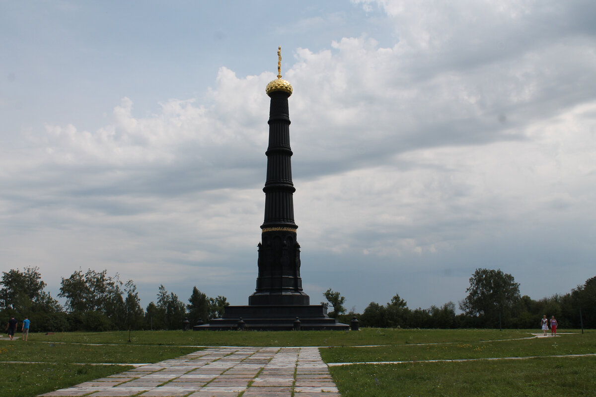 Чугунный столб - памятник ратникам, защитникам земли русской