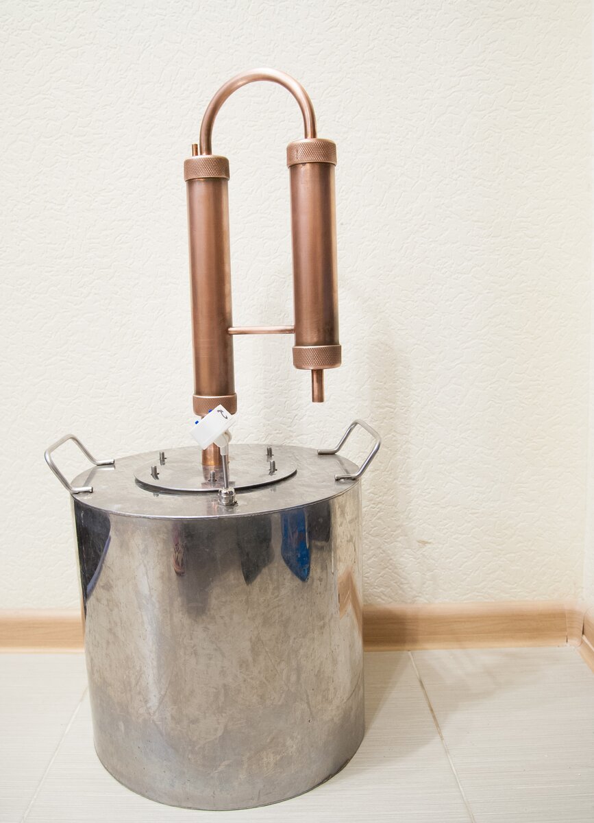 перегонный куб 17 века. самогонный аппарат добровар первый 14. старинные самогоне аппараты. сухопарник добровар 21 мм. самогонный аппарат конструктор.