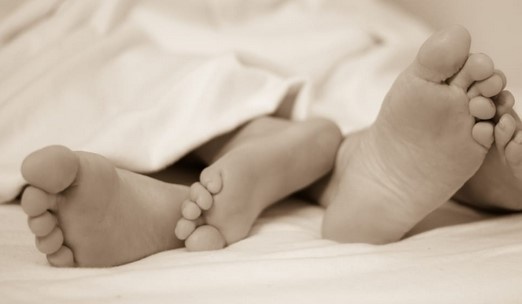 кровать, уборка, бактерии. 