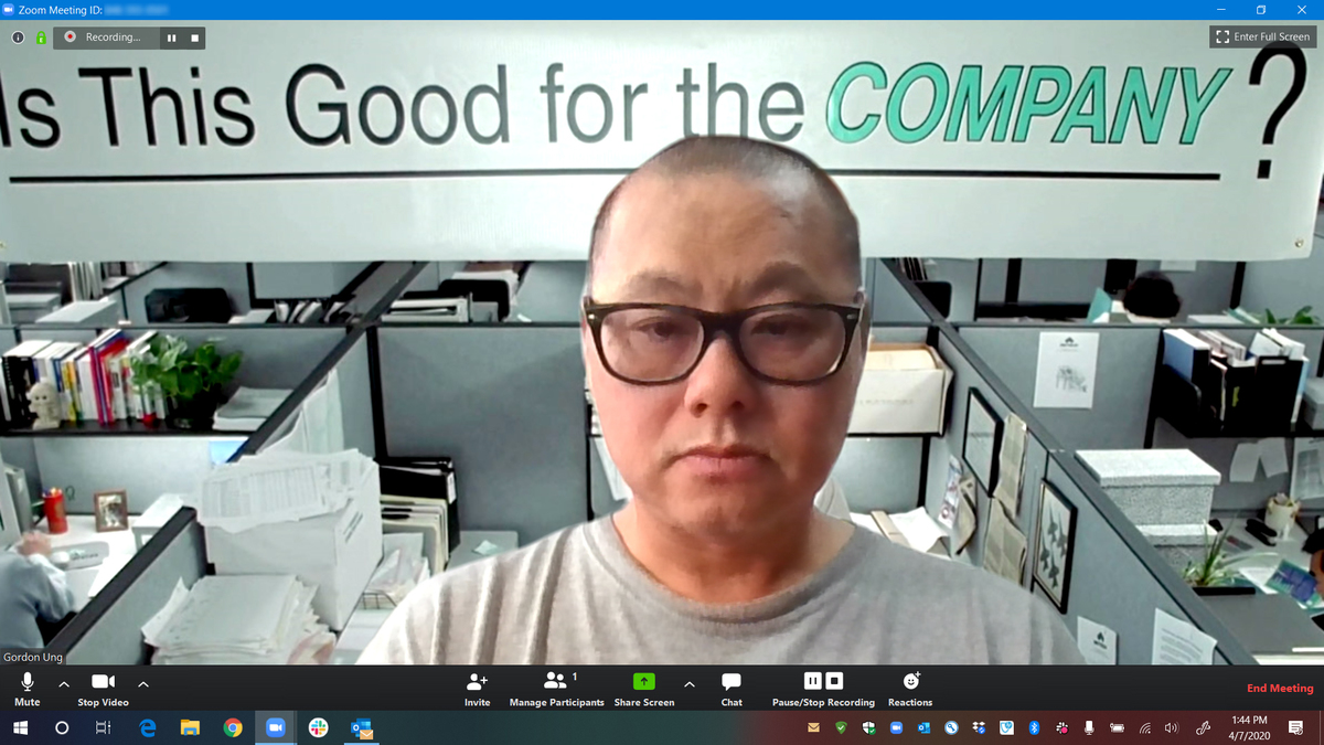 Используйте собственную функцию записи Zoom, чтобы записывать себя внимательно, глядя в камеру.
